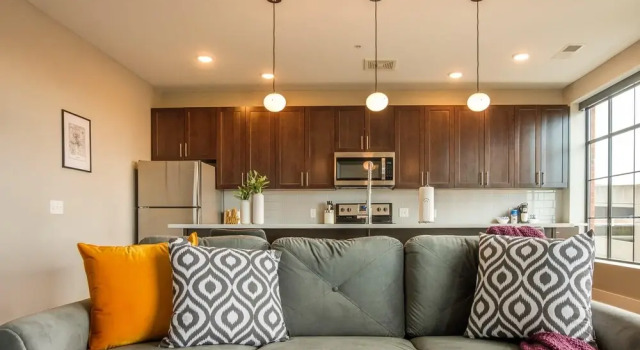 FRONTDESK LC Riversouth 245 Apts Downtown Columbus, Забронировать Отель Колумбус штат Огайо, рядом с Галерея Muse
