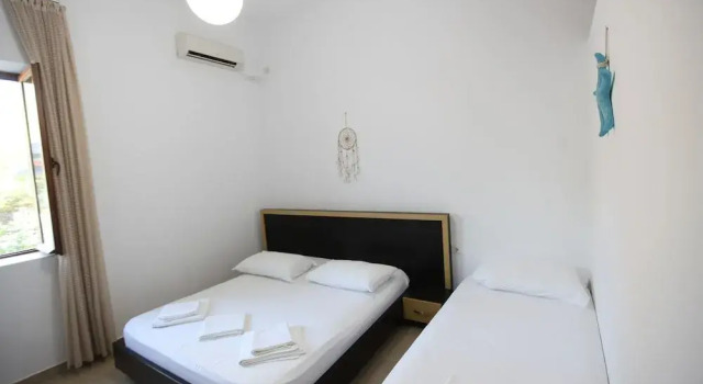 Bunec Beach Resort, Đặt Khu nghỉ dưỡng Himare Vlorë County