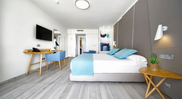 Номер Standard с балконом Aqua Suites