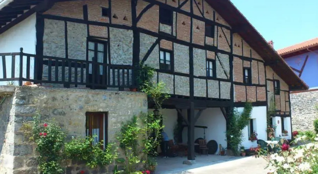 Casa Rural Ozollo, Rezerwuj Hotel Hotele w Baskonia z parkingiem, Parking