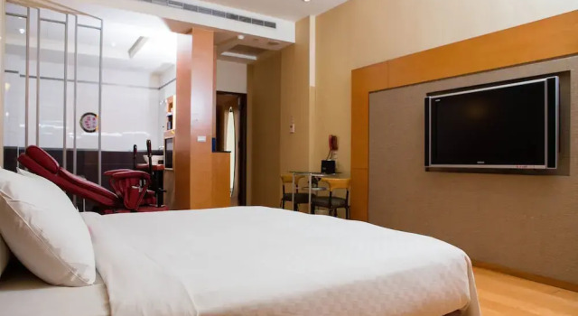Royal Group Motel Chien Kuo Branch