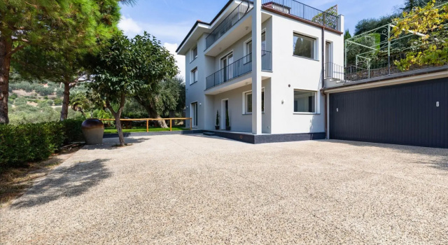 Italianway - Luxury Apartment in Modern Villa 2