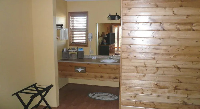The Lookout Lodge, Забронировать Отель Отели Юрика-Спрингса с парковкой, рядом с Музыкальный театр Ozark Mountain Hoe-Down, Парковка
