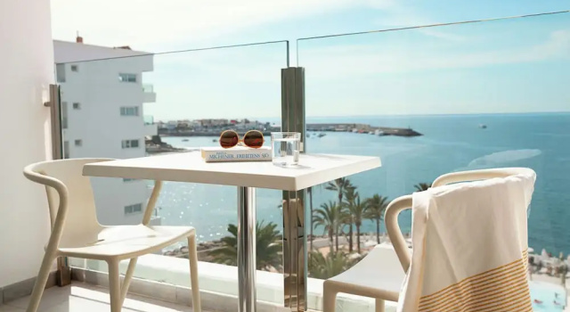 Семейные апартаменты с балконом и с видом на море Sunwing Arguineguin Seafront