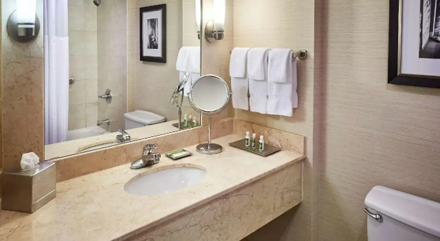 Четырёхместный номер Standard с видом на реку Best Western Plus Waterfront Hotel