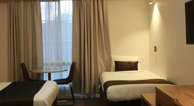 Трёхместный номер Deluxe c 1 комнатой Hamiltons Queanbeyan Motel