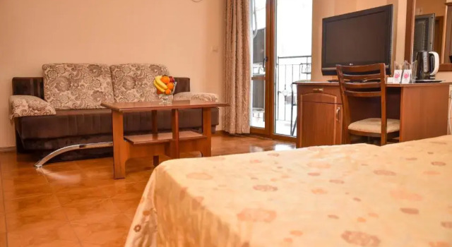 Полулюкс Lucky Hotel