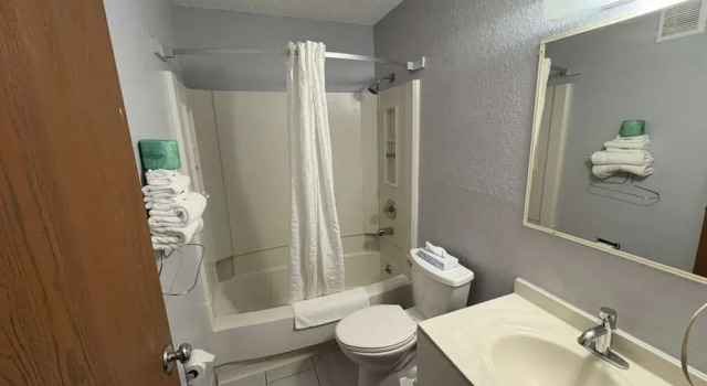 Standard- suite Corning Inn