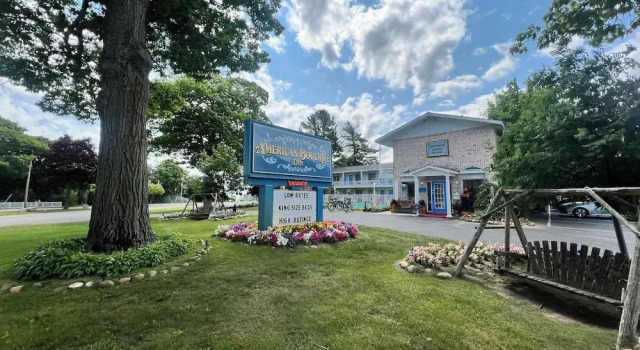 American Boutique Inn - Lakeview, Забронировать Бутик-отель Отели Макино-Сити с бассейном, рядом с Mackinaw City Trailhead, Бассейн