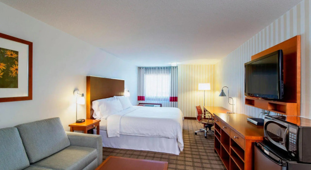 Двухместный номер Standard Four Points by Sheraton Edmonton South