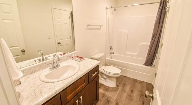 Коттедж Charming & Comfy - Close to Stadium & Campus - Parents - Game Weekend