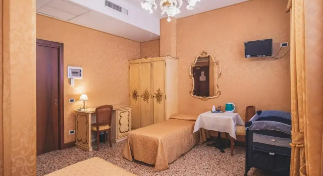Трёхместный номер Comfort Hotel Al Malcanton