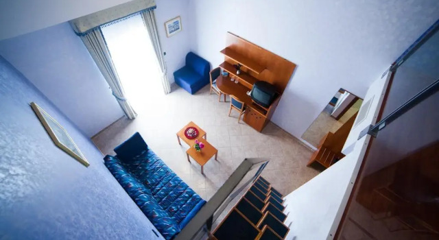 Hotel Zlatni Lav, Varaa Hotelli Hotellit Kvarner Islands uima-altaalla, Uima-allas