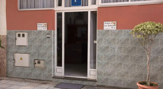 Pension Los Geranios, Забронировать Отель Пуэрто-де-ла-Крус Тенерифе, рядом с Dock of Puerto de la Cruz