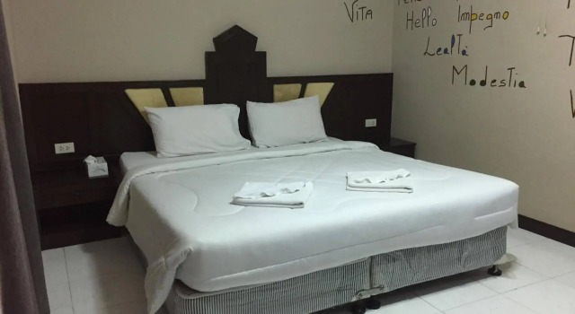 Lo Scoglio Guesthouse, Забронировать Отель Карон Бич остров Пхукет
