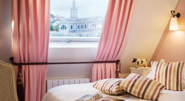 Hotel Le Central, Rezerwuj Hotel Trouville-sur-Mer 