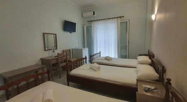 Трёхместный номер Standard с балконом Artemis Hotel