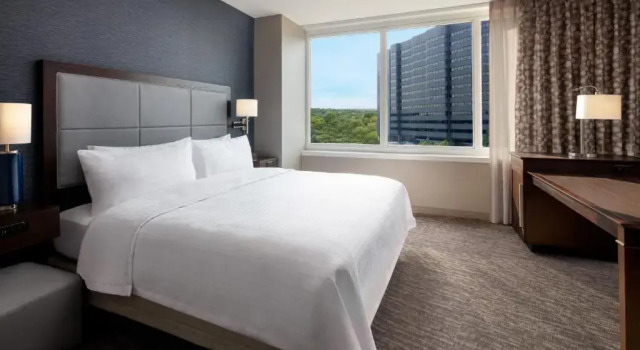 Люкс Hampton Inn & Suites Teaneck/Glenpointe