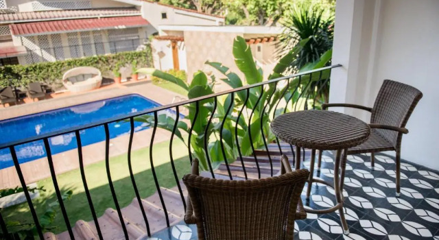 Номер Premier с видом на бассейн Montebello Hotel, Cebu