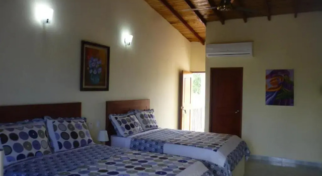Четырёхместный номер Standard с балконом и с красивым видом из окна Hotel Costa Linda