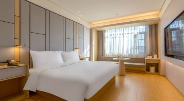 Кровать в общем номере Ji Hotel Kunming Huancheng Bei Road