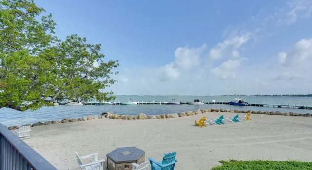 Апартаменты Key Largo Getaway w/ Bay Views + Pool Access!