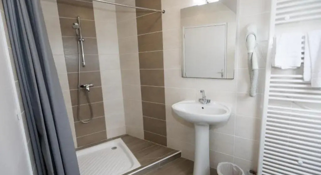 Трёхместный номер Standard Contact Hôtel - Hôtel Le Lion dOr Lamballe