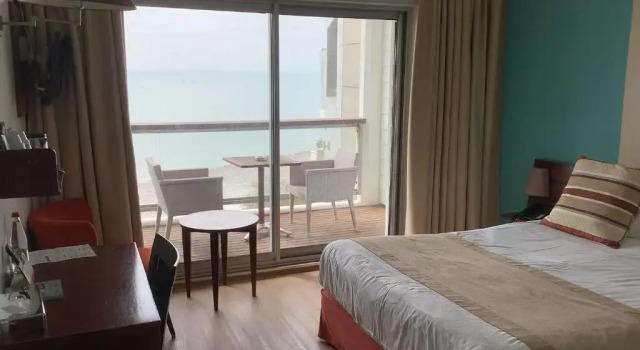 Двухместный номер Comfort с балконом и с видом на море LOGIS HOTEL - La Petite Rade