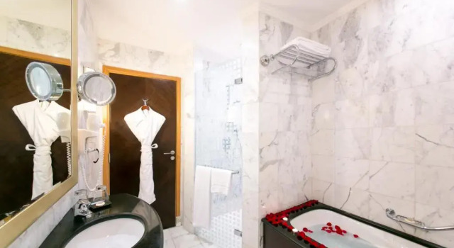 Suite Royal Millennium Central Kuwait Downtown