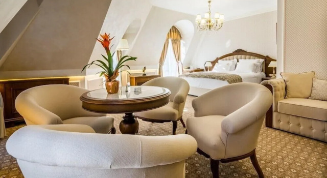 Студия с балконом Residence City Garden - Certificate of Excellence Top 10 BEST Five-Stars City Hotels for 2024 awarded by HTIF