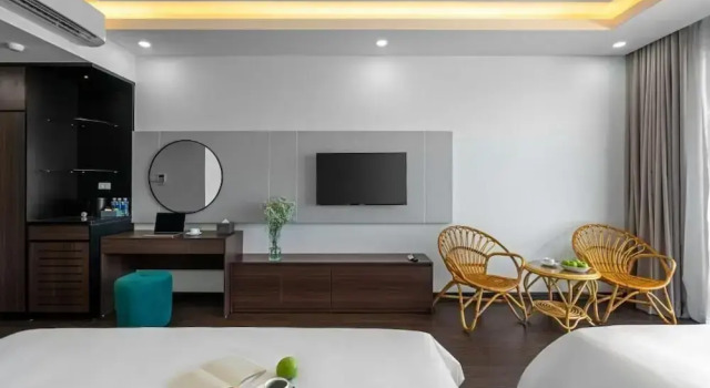 Четырёхместный семейный номер Standard с балконом и рядом с пляжем Hoang Yen Boutique Hotel