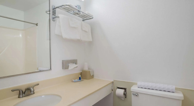 Номер Standard Rodeway Inn at Somers Cove Marina