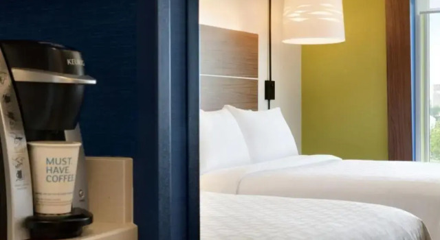 Четырёхместный номер Standard Holiday Inn Express & Suites Heath - Newark by IHG