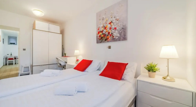 Red Vibe Studio Central 1, Забронировать Отель Отели Загреба 3 звезды, рядом с Zagreb Stone Gate, 3*