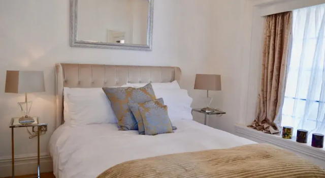 2 Bedroom Apartment With Parking, Забронировать Апартаменты/квартира Бристоль Англия, рядом с Christ Church Clifton