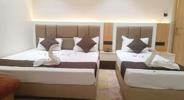 Четырёхместный номер Deluxe с балконом Rudram Inn