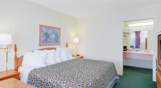 Номер Standard Days Inn by Wyndham Newport