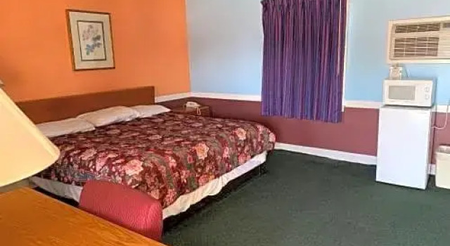 Номер Economy Royal Inn Motel