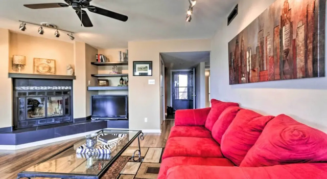 Апартаменты с 2 комнатами с балконом Balcony, Pool & Hot Tub: Cozy Condo in Arkansas!