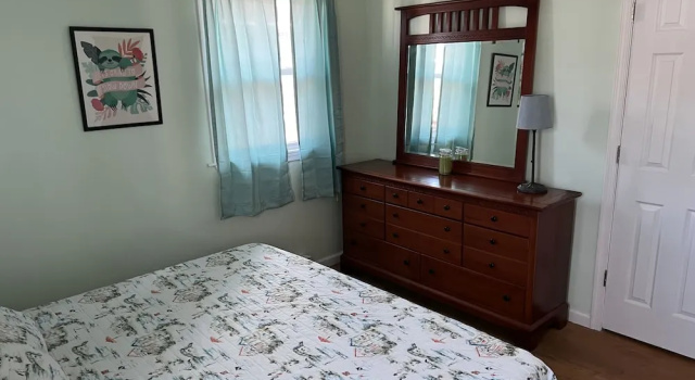 Апартаменты c 1 комнатой Boat House Ground Floor #2 - 1 Br Waterfront, Wifi 1 Bedroom Apts by RedAwning
