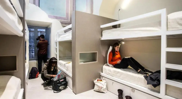 Кровать в общем номере (женский номер) Little Italy Hostel Ex Chiesa S Donato