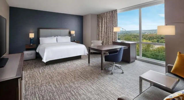 Люкс Hampton Inn & Suites Teaneck/Glenpointe