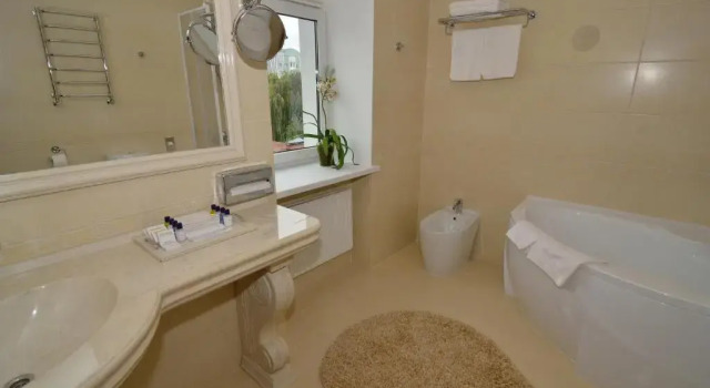 Suite Comfort Hotel Ukraine Rivne