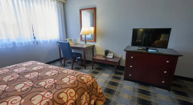 Четырёхместный номер Deluxe Riverview Inn & Suites