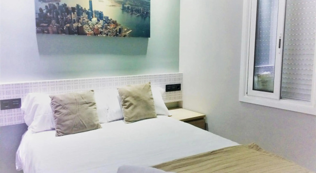 Barcelona Fifteen central Aparthotel, Забронировать Отель Сантс-Монжуик , рядом с Приход Св. Августина