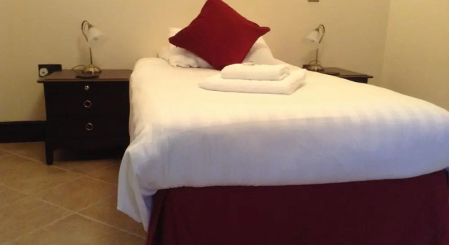 Четырёхместный семейный номер Standard c 1 комнатой The Crown Hotel