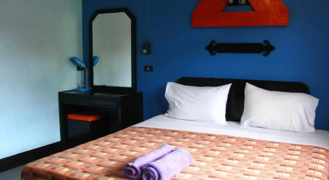 Shamrock Park Inn, Забронировать Отель Патонг-Бич остров Пхукет, рядом с Торговый центр Banana Walk