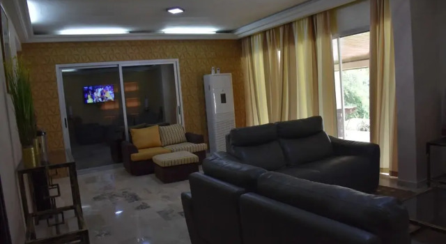 Azur Residence 2 Plateaux Vallon, Boek Hotel Abidjan Abidjan