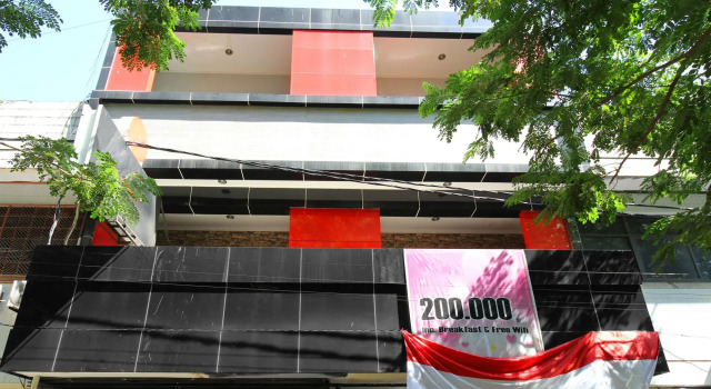 Pondok Ruby Makassar Hotel, Book Hotel Hotels in Sulawesi with Parking, Parking