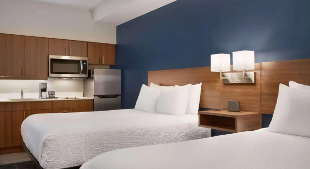Четырёхместный номер Standard Park Inn by Radisson, Kelowna